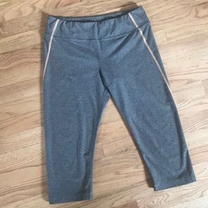 Vogo Athletico Gray Cropped Yoga Pants Medium